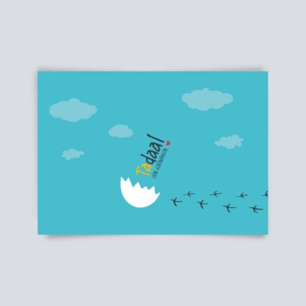 Illustration mit einer Eierschale und fliegenden Vögeln auf einem blauen Hintergrund.